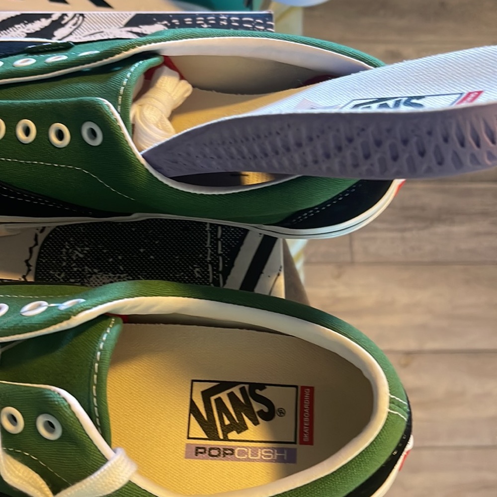 Vans - Picture 5 of 6